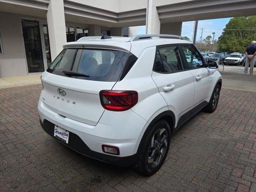 2022 Hyundai VENUE SEL