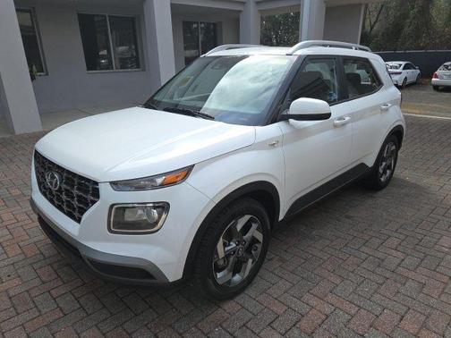 2022 Hyundai VENUE SEL