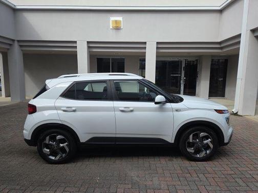 2022 Hyundai VENUE SEL