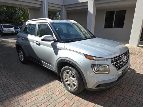 2020 Hyundai VENUE SEL