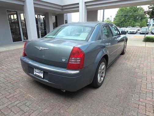 2005 Chrysler 300C Base