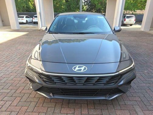 Gray Pearl 2026 Hyundai ELANTRA SE