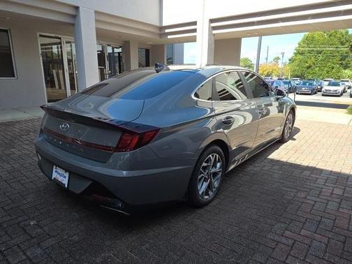 2022 Hyundai SONATA SEL