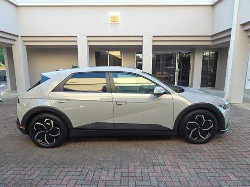 2022 Hyundai IONIQ 5 SEL