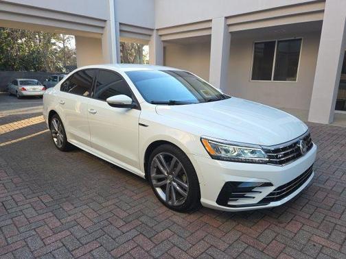2018 Volkswagen Passat 2.0T R-Line