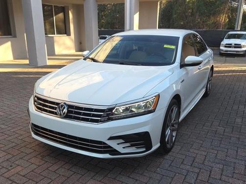 2018 Volkswagen Passat 2.0T R-Line