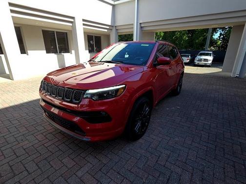 Redline 2 Coat Pearl 2023 Jeep Compass Limited
