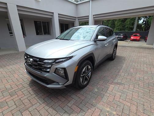 Shimmering Silver Metallic 2026 Hyundai TUCSON Hybrid SEL
