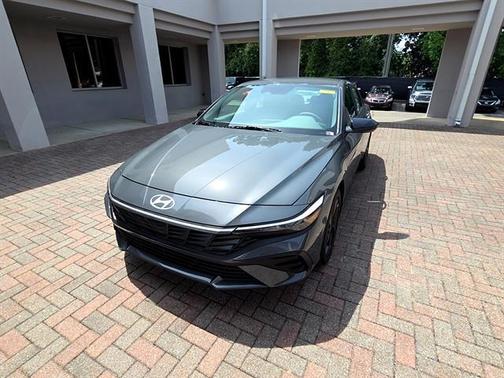 Gray Pearl 2026 Hyundai ELANTRA SEL Sport