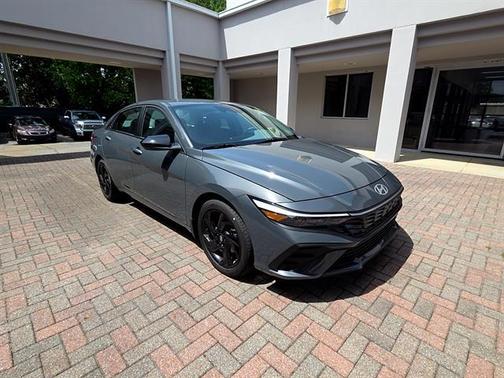 Gray Pearl 2026 Hyundai ELANTRA SEL Sport