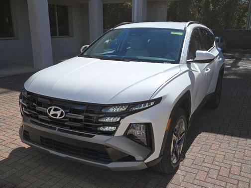 White Pearl 2026 Hyundai TUCSON Hybrid SEL SUV