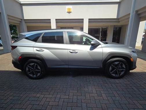 Shimmering Silver Metallic 2026 Hyundai TUCSON Hybrid SEL