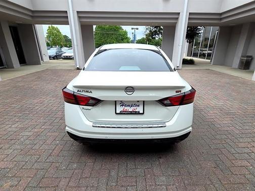 White 2023 Nissan Altima 2.5 SR