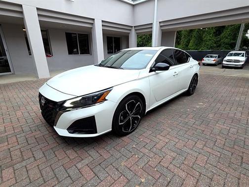 White 2023 Nissan Altima 2.5 SR