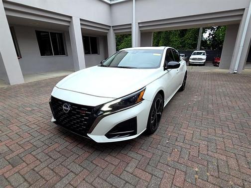 White 2023 Nissan Altima 2.5 SR