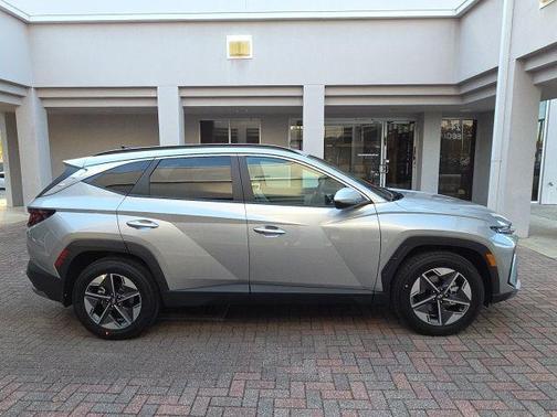 Shimmering Silver Metallic 2026 Hyundai TUCSON SEL