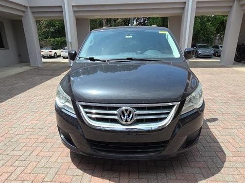2012 Volkswagen Routan SE