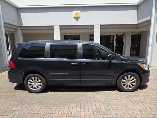 2012 Volkswagen Routan SE