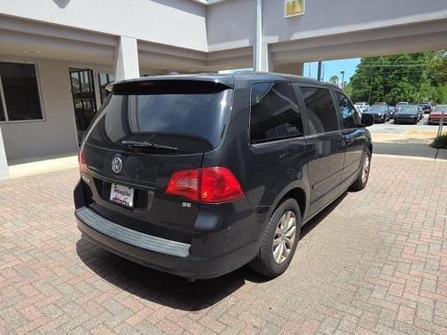 2012 Volkswagen Routan SE