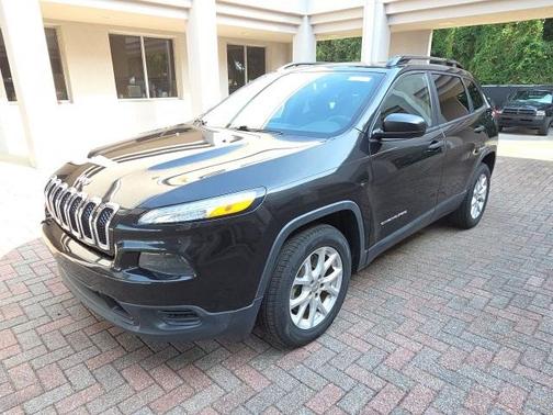 2016 Jeep Cherokee Sport