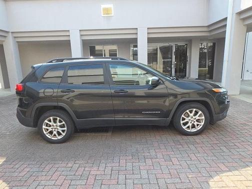 2016 Jeep Cherokee Sport