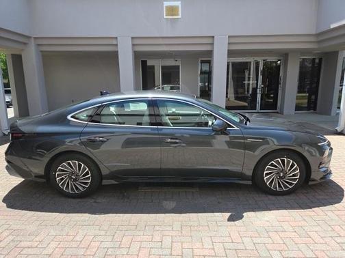 2025 Hyundai SONATA Hybrid SEL
