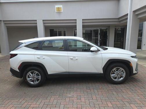 Serenity White Pearl 2026 Hyundai TUCSON SE