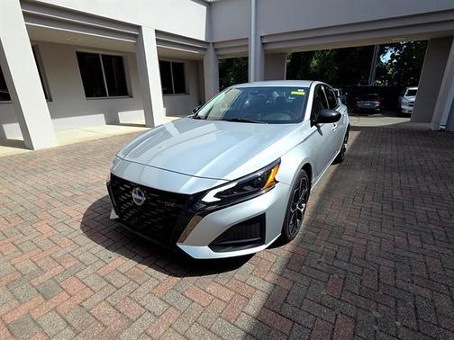 Brilliant Silver Metallic 2023 Nissan Altima 2.5 SR
