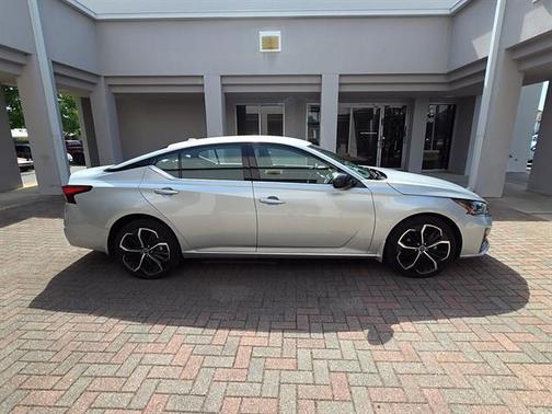 Brilliant Silver Metallic 2023 Nissan Altima 2.5 SR