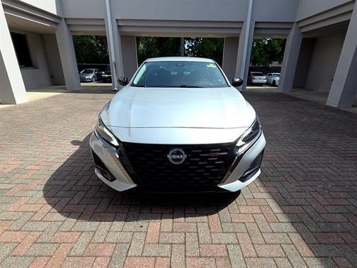 Brilliant Silver Metallic 2023 Nissan Altima 2.5 SR