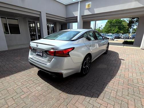 Brilliant Silver Metallic 2023 Nissan Altima 2.5 SR