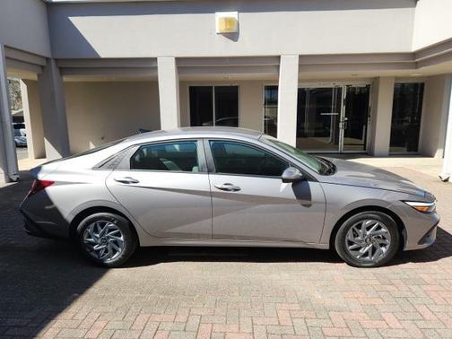 2025 Hyundai ELANTRA HEV Blue