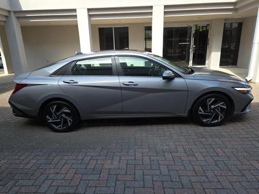 2025 Hyundai ELANTRA HEV Limited