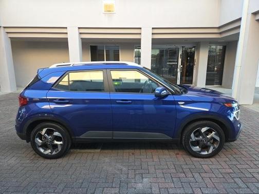 2022 Hyundai VENUE Limited