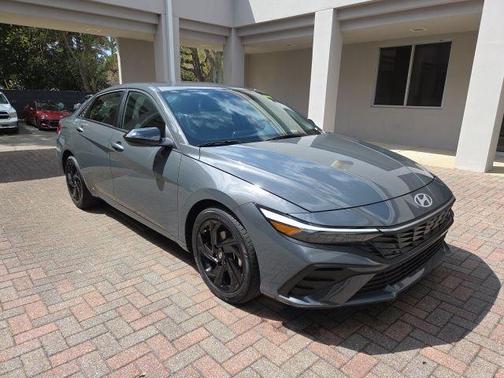 Gray Pearl 2026 Hyundai ELANTRA SEL Sport