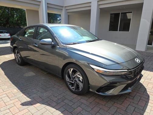 2025 Hyundai ELANTRA Limited