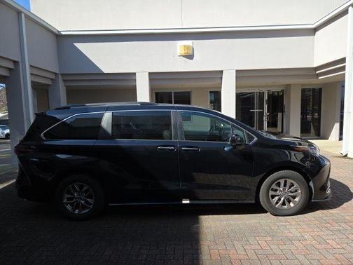 2023 Toyota Sienna XLE