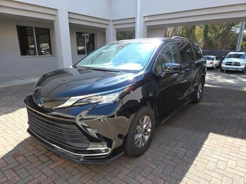 2023 Toyota Sienna XLE