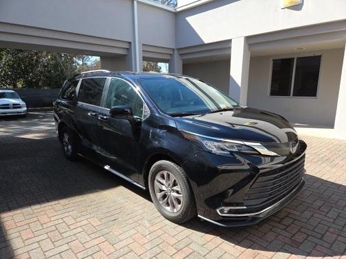 2023 Toyota Sienna XLE