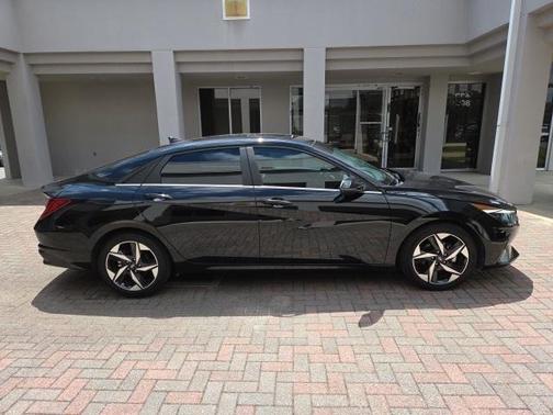 2023 Hyundai ELANTRA Limited