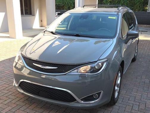 2020 Chrysler Pacifica Touring-L Plus