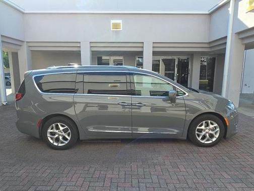 2020 Chrysler Pacifica Touring-L Plus