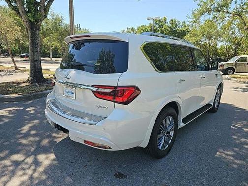 2023 INFINITI QX80 Luxe
