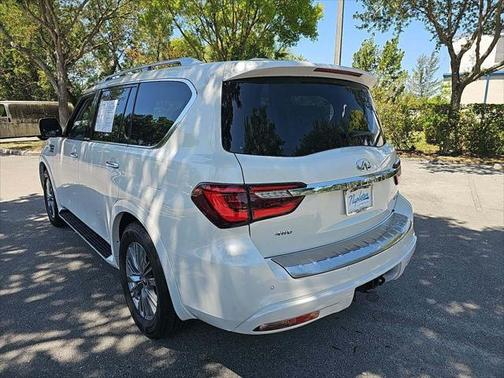 2023 INFINITI QX80 Luxe