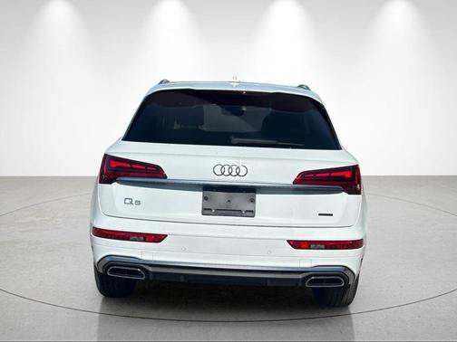 Glacier White Metallic 2023 Audi Q5 45 S line Premium