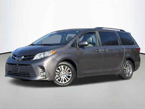 2020 Toyota Sienna XLE