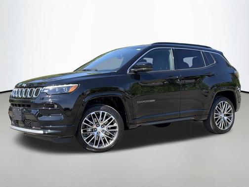 Diamond Black Crystal Pearlcoat 2023 Jeep Compass Limited