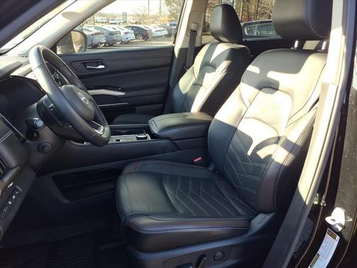 2023 Nissan Pathfinder Platinum 4WD