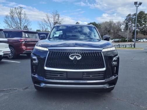 2025 INFINITI QX80 Luxe