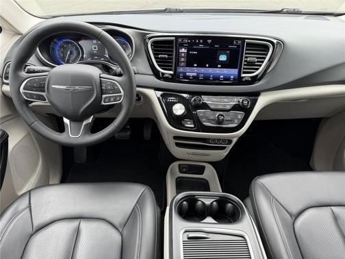 Bright White Clearcoat 2023 Chrysler Pacifica Touring L
